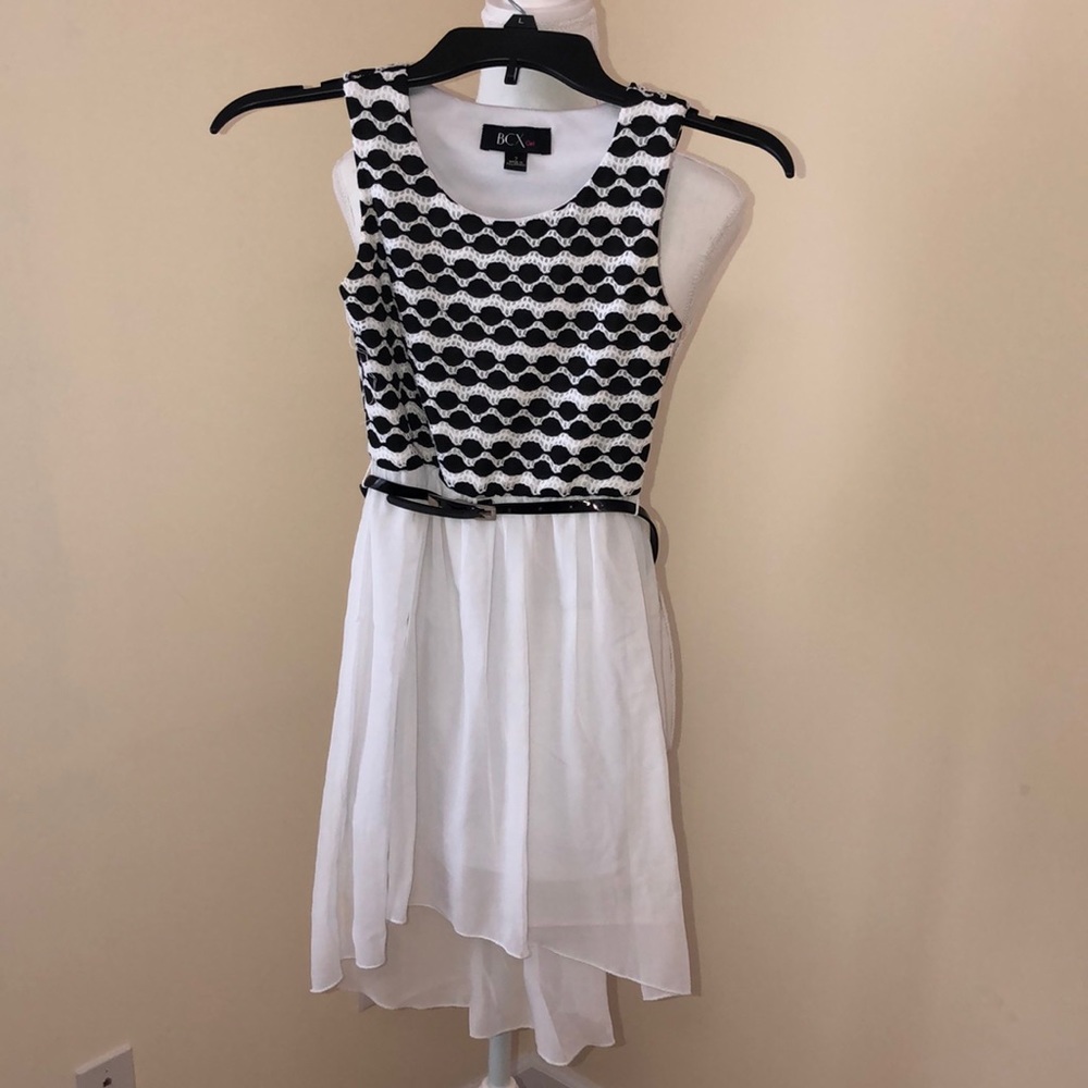 Box girl black and white dress